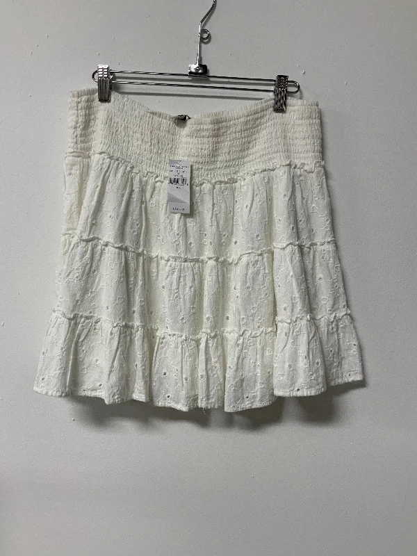 Amer E (L) white eyelet elas skirt athletic skirt fit